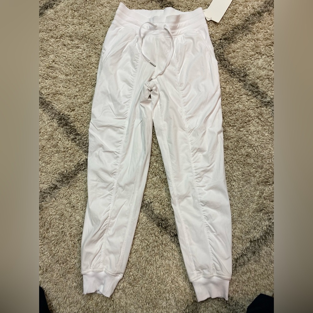 Lululemon Dance Studio Mid-Rise Jogger *Full Length White- size 4